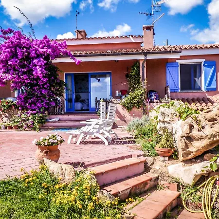 Luna Ruja Bed & Breakfast