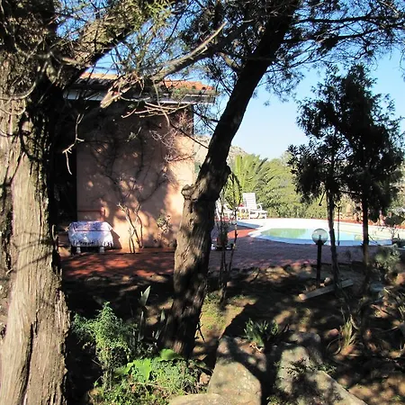 Luna Ruja Bed & Breakfast