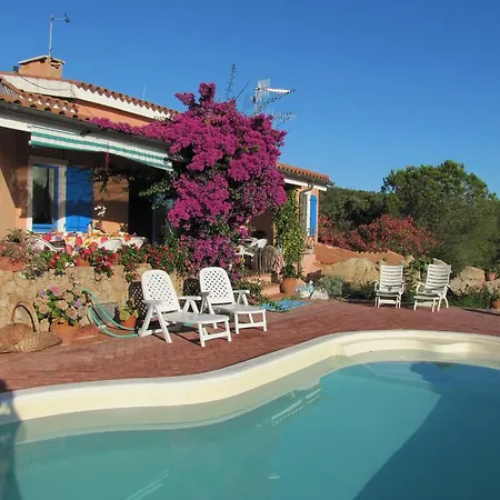 Luna Ruja Bed & Breakfast *